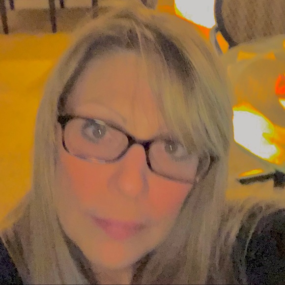 Meet your Posher, April - Picture 1 of 1